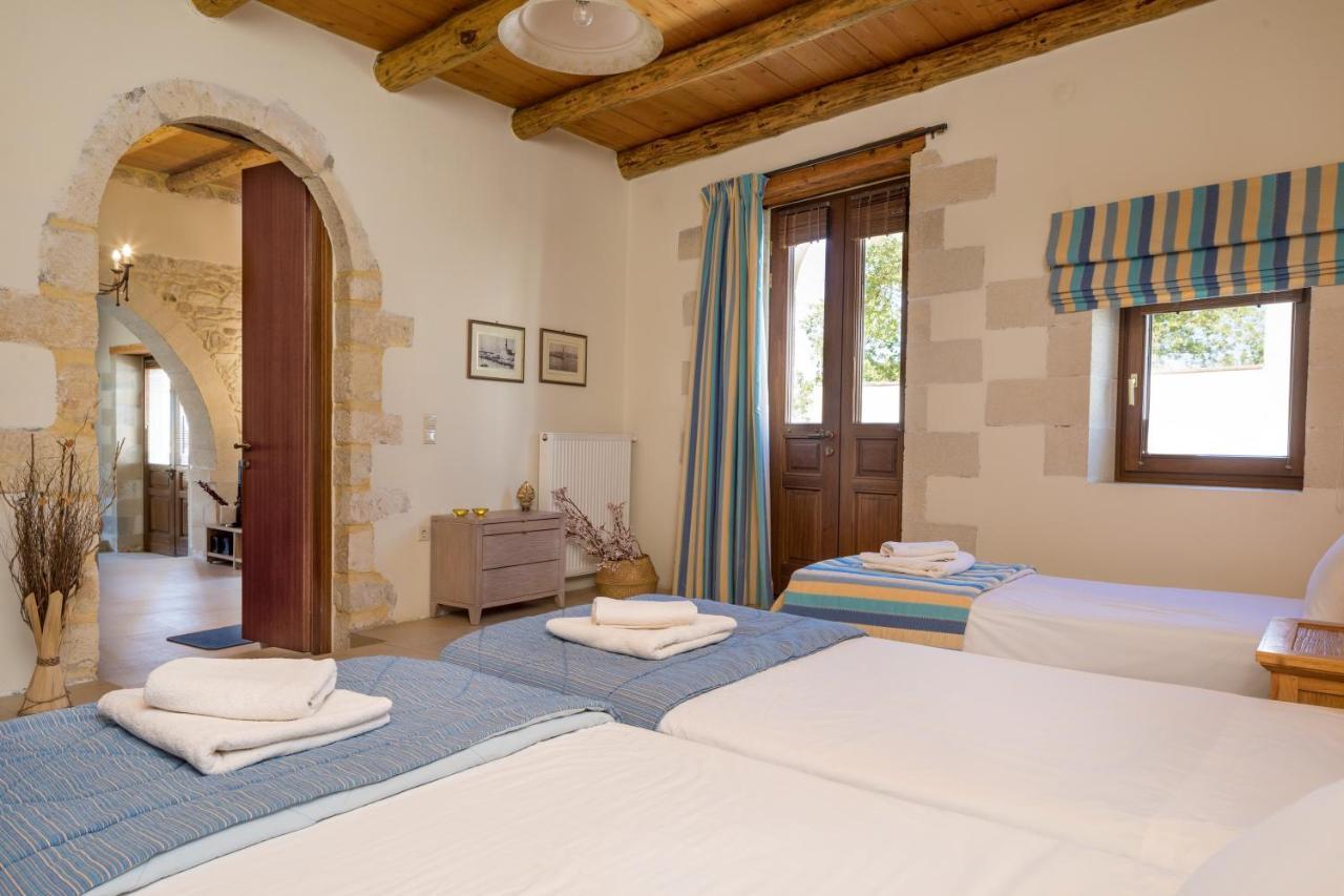 Olga'S Filoxenia - Villa Aladanos-Private Pool And Heated Jacuzzi Makhairoi Exterior photo